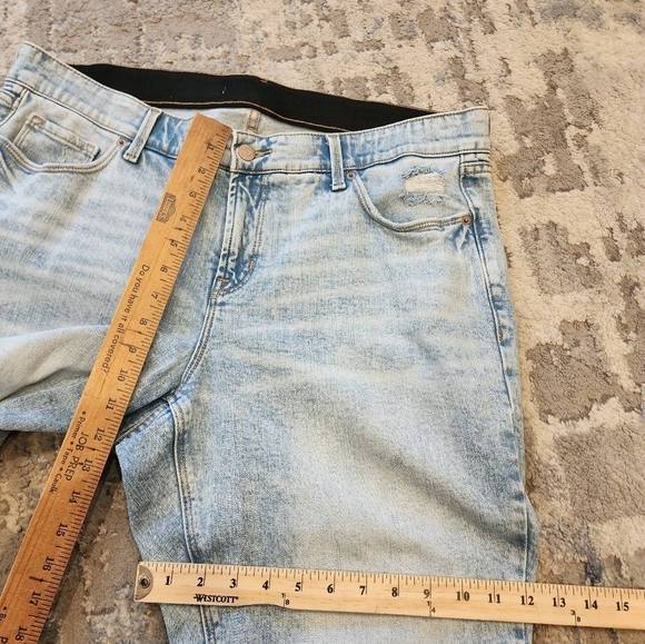 Old Navy lightwash plus Size 18 jeans. Comfort waist. - Picture 13 of 14